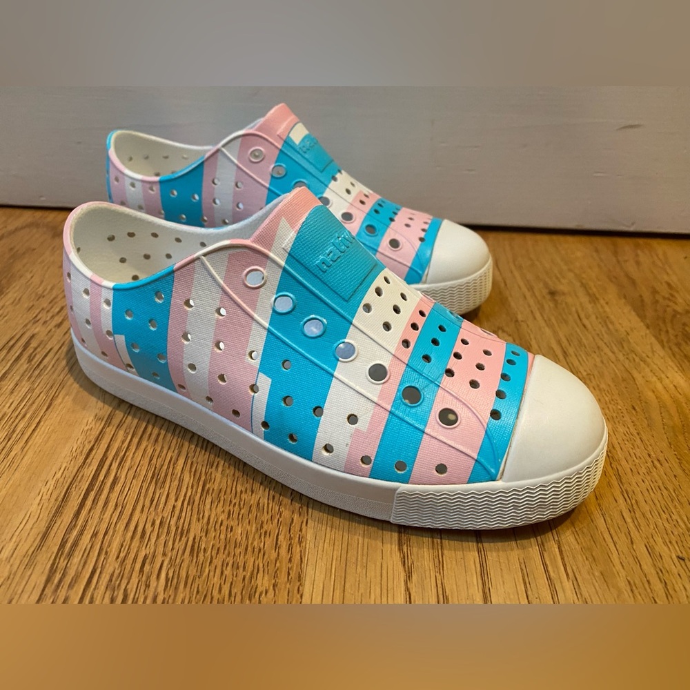 Native Shoes - Girl's Jefferson Shoes - Pastel Multi Stripes - size J1